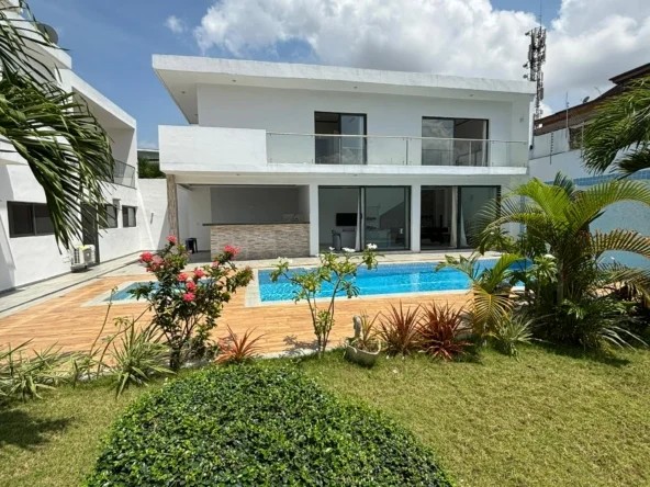 Villa duplex moderne 4 chambres avec piscine à Cocody Angré Abidjan